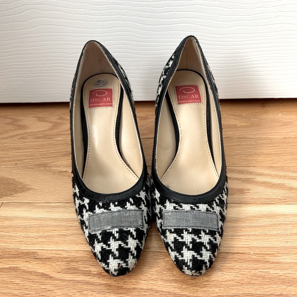 VINTAGE Oscar De La Renta houndstooth pumps. - Picture 2 of 4